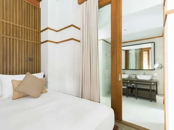 Three Bedroom Beach Suite with Pool