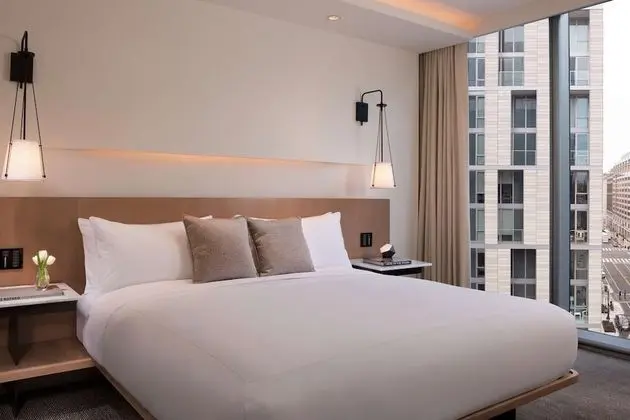 Park View Suite, 1 Bedroom, Mobility and Hearing, Tub