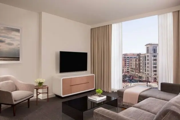 Sakura Club Studio Suite, 1 King Bed