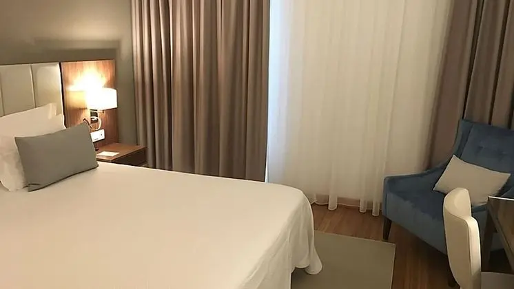 Premium Tek Büyük Yataklı Oda