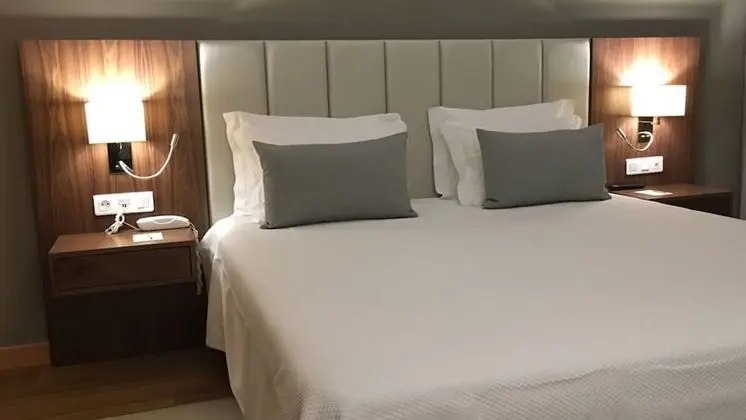 Premium Tek Büyük Yataklı Oda