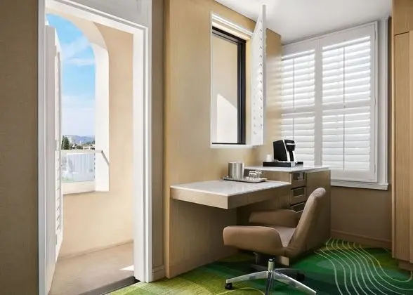 Executive Oda, 1 En Büyük (King) Boy Yatak, Balkon, Havuz Manzaralı (Corner)