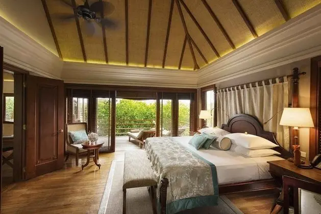 Villa (on Stilts/Overwater)