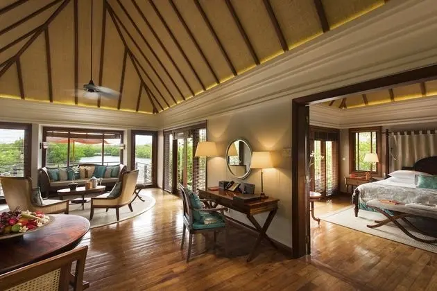 Villa (on Stilts/Overwater)