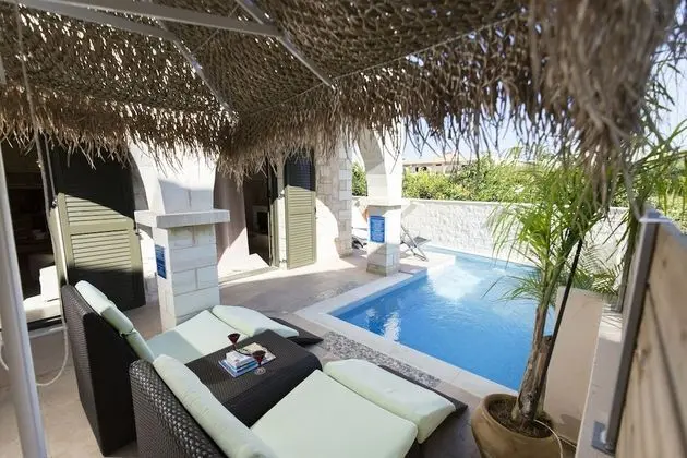 Superior Villa, 2 Yatak Odası, Kişiye Özel Havuzlu (Christy)