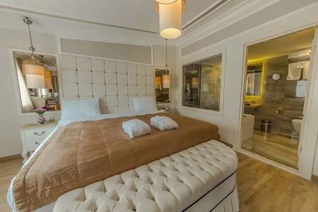 Deluxe Room with Bathtub