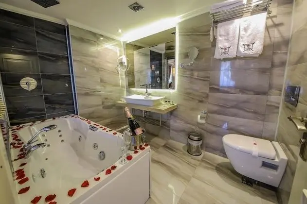 Deluxe Room with Bathtub