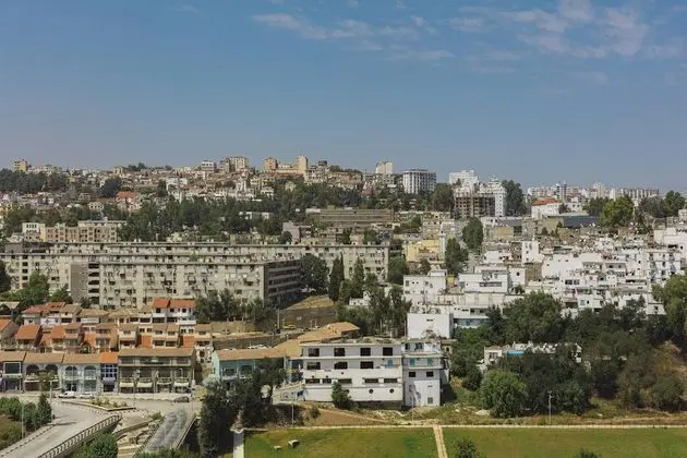 Oda, 1 En Büyük (King) Boy Yatak, Sigara İçilebilir, Şehir Manzaralı