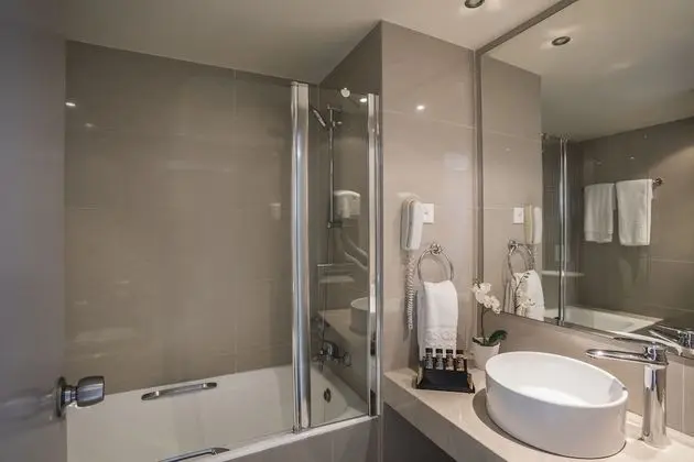 Superior Tek Büyük veya İki Ayrı Yataklı Oda, 1 Yatak Odası, Balkon, Kısmi Deniz Manzaralı