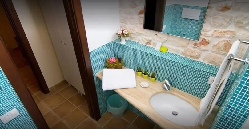 Tek Büyük veya İki Ayrı Yataklı Oda, Balkon