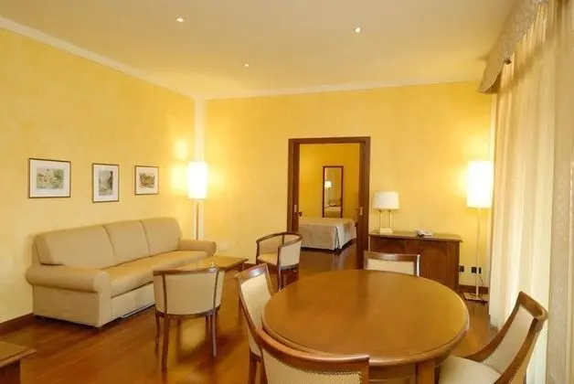 Junior Süit, 2 Büyük (Queen) Boy Yatak