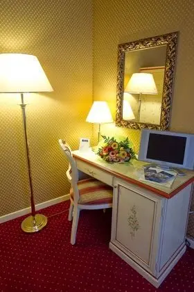 Tek Büyük Yataklı Oda, Ek Bina