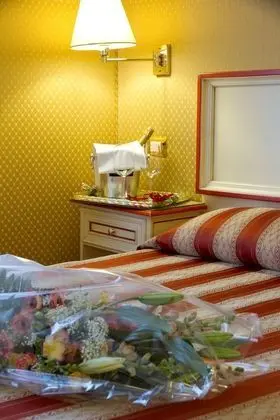 Tek Büyük Yataklı Oda, Ek Bina