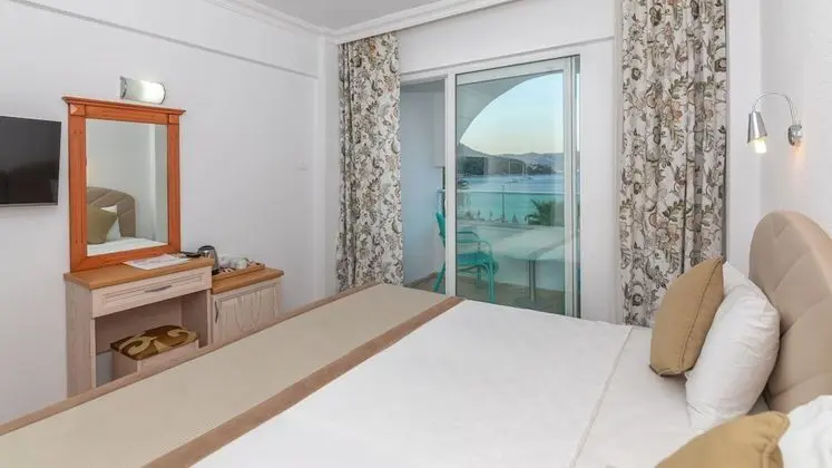 Standard Room, Partial Sea View