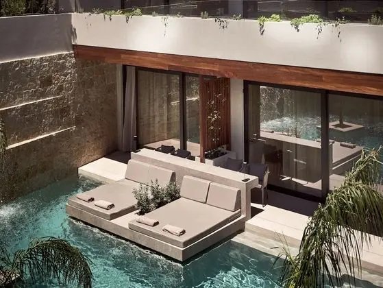 Family Süit, Havuz Kullanımı (Friends and Family Swim Up Suite)