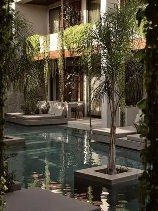 Family Süit, Havuz Kullanımı (Friends and Family Swim Up Suite)