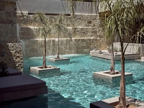Family Süit, Havuz Kullanımı (Friends and Family Swim Up Suite)