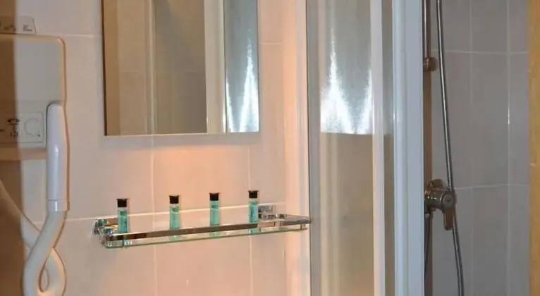 Basic Oda, 1 Çift Kişilik Yatak, Ortak Banyo