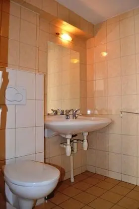 Basic Oda, 1 Çift Kişilik Yatak, Ortak Banyo