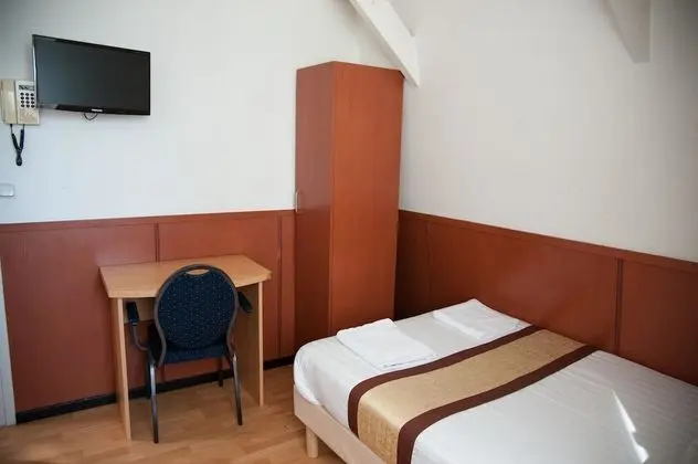 Basic Oda, 2 Tek Kişilik Yatak, Ortak Banyo