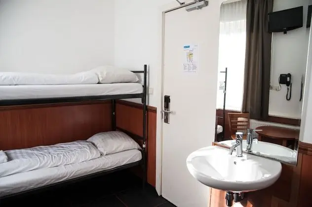 Basic Oda, 2 Tek Kişilik Yatak, Ortak Banyo