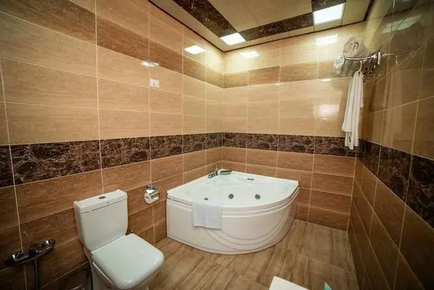 Üç Kişilik Oda