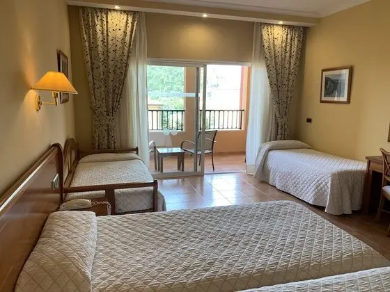 Dört Kişilik Oda, Deniz Manzaralı