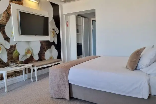 Deluxe Tek Büyük Yataklı Oda (With Sofa)