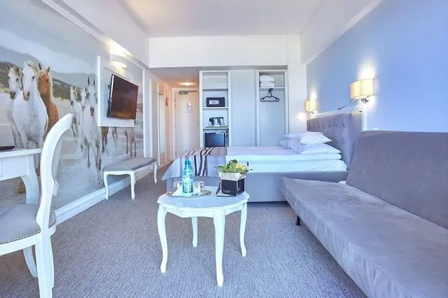 Deluxe Family Room with sofabed, sea view