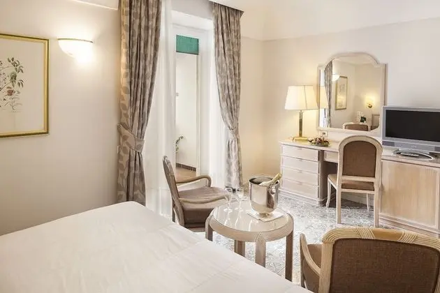 Superior Tek Büyük Yataklı Oda