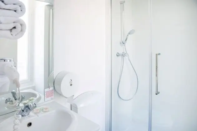 Büyük Yataklı Tek Kişilik Oda