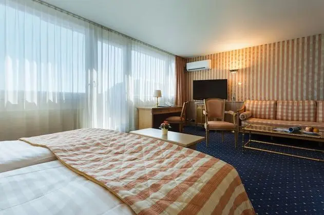 Classic Tek Büyük Yataklı Oda, Balkon, Göl Manzaralı