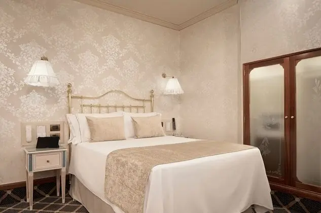 Superior Tek Büyük veya İki Ayrı Yataklı Oda