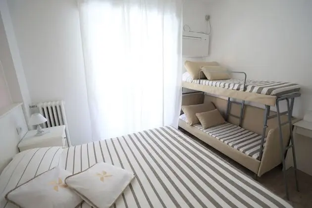 Standard Dört Kişilik Oda, Balkon, Kısmi Deniz Manzaralı