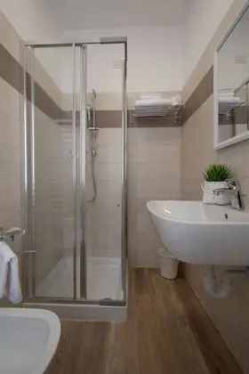 Standard Dört Kişilik Oda, Balkon, Kısmi Deniz Manzaralı