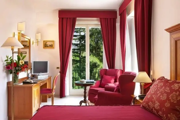 Junior Süit, Balkon, Kısmi Deniz Manzaralı