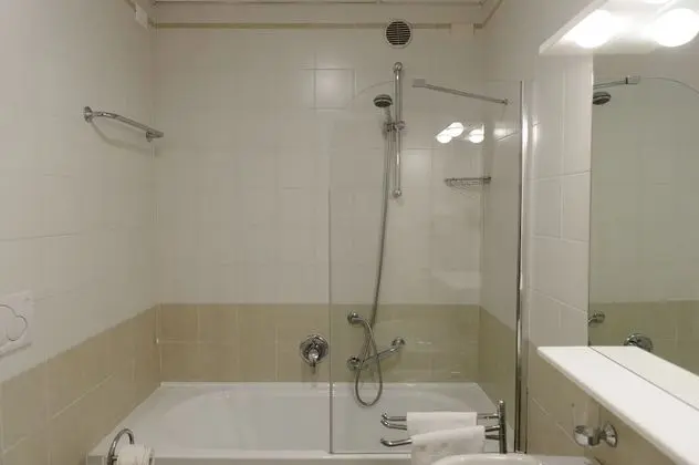 Büyük Yataklı Tek Kişilik Oda
