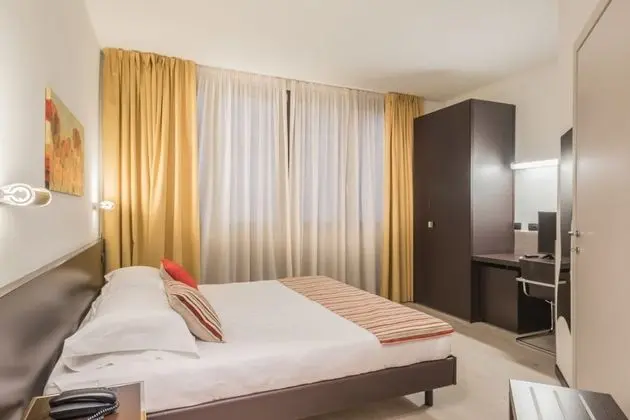 Classic Tek Büyük Yataklı Oda