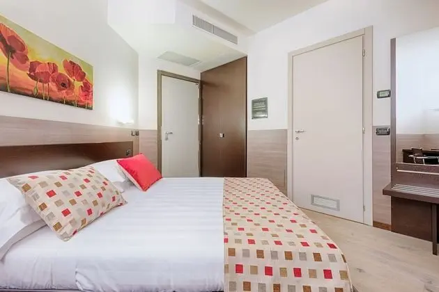 Classic Tek Büyük Yataklı Oda