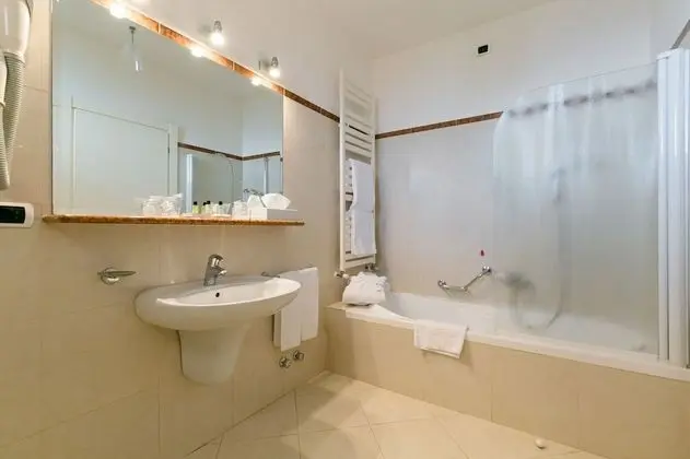 Superior Tek Büyük Yataklı Oda, Balkon, Şehir Manzaralı