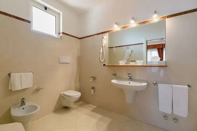 Superior Tek Büyük Yataklı Oda, Balkon, Şehir Manzaralı