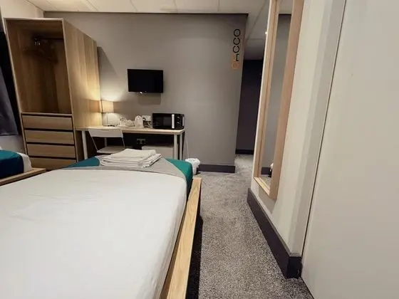 İki Ayrı Yataklı Oda, Banyolu/Duşlu