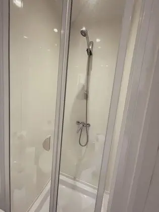 İki Ayrı Yataklı Oda, Banyolu/Duşlu