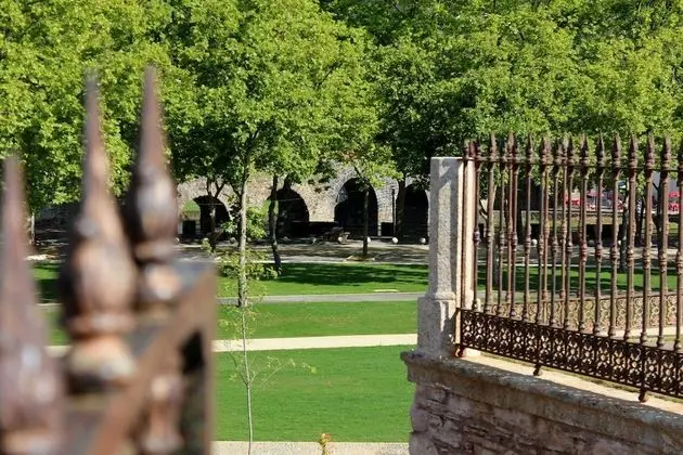 Classic Tek Büyük Yataklı Oda