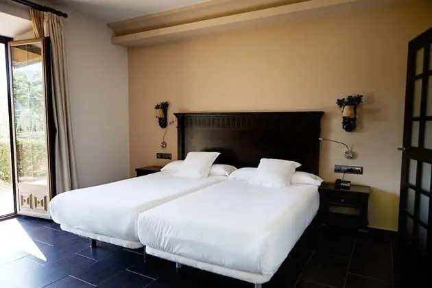 Standard Büyük Yataklı Tek Kişilik Oda, Bahçe Manzaralı