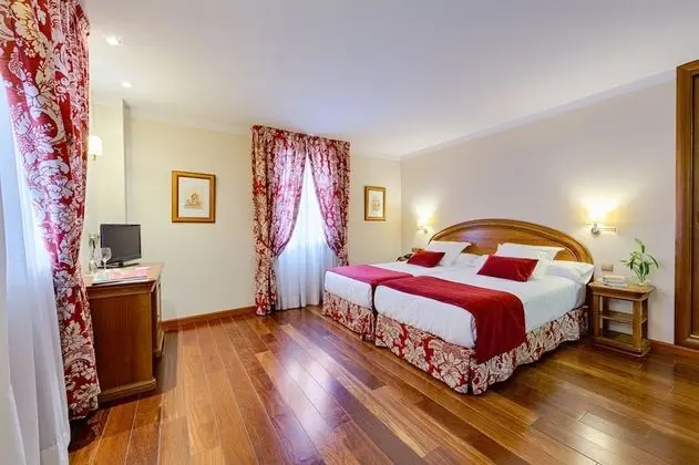 Büyük Yataklı Tek Kişilik Oda