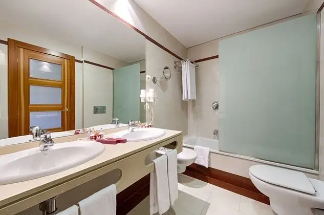 Büyük Yataklı Tek Kişilik Oda