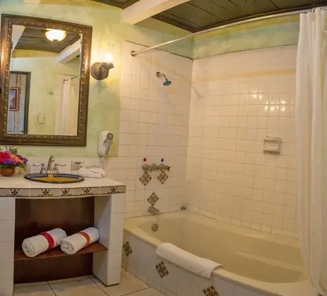 Deluxe Üç Kişilik Oda, Bahçe Manzaralı, Avlu