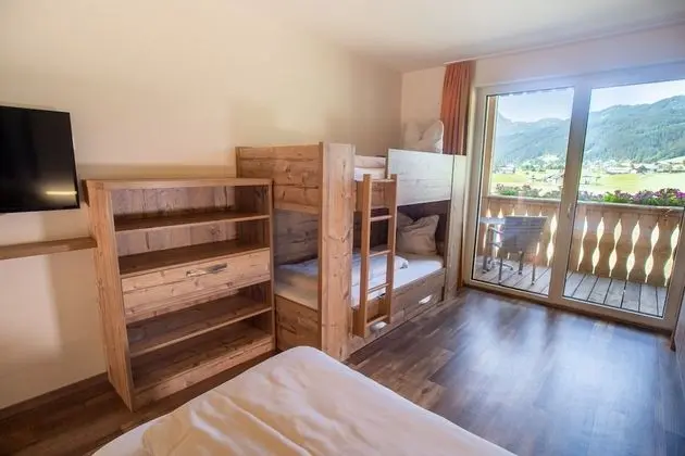 Superior Dört Kişilik Oda, Birden Çok Yatak, Balkon, Dağ Manzaralı