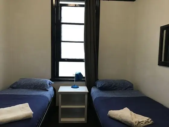 Tek Kişilik Oda, Ortak Banyo